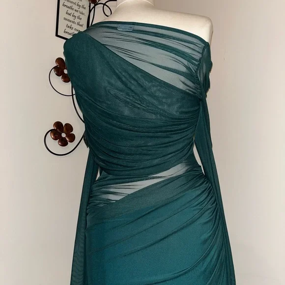 ASOS Emerald Long Sleeve Off-Shoulder Dress - Picture 8 of 11